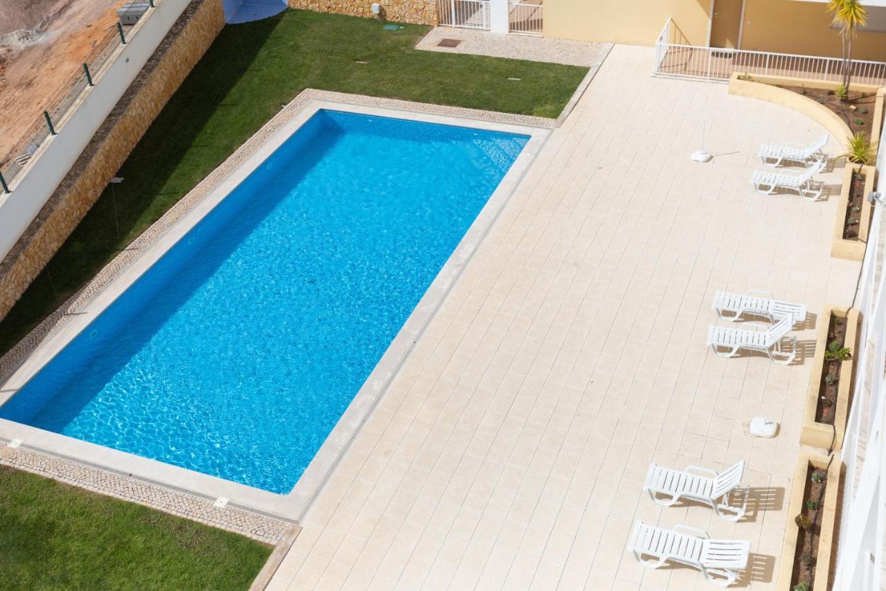 Chill W Pool - Da Rocha